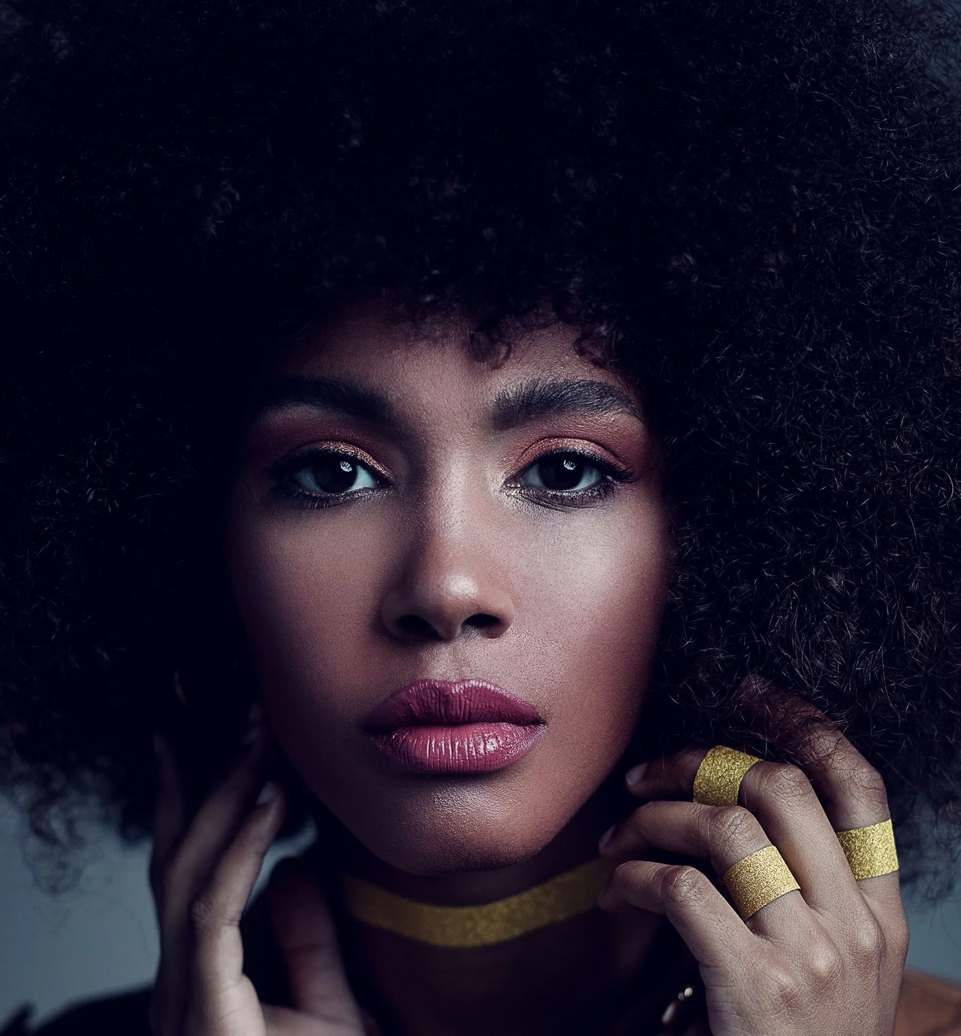 BOOSTING CONFIDENCE
Improving one's facial aesthetics often leads to increased self-confidence and a positive self-image.